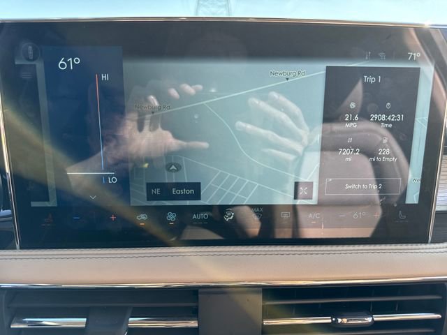 Used 2025 Lincoln Corsair AWD image 32
