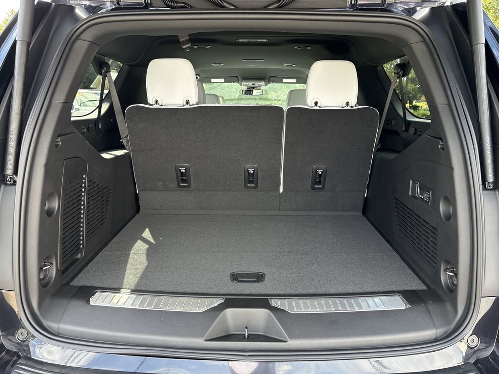 New 2025 Chevrolet Suburban Premier image 27