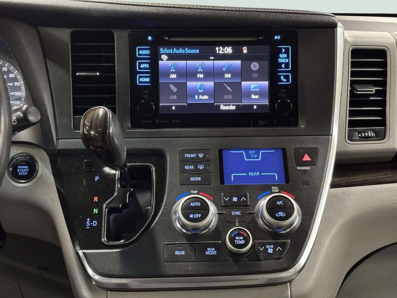 Used 2017 Toyota Sienna XLE Premium AWD/4WD image 28