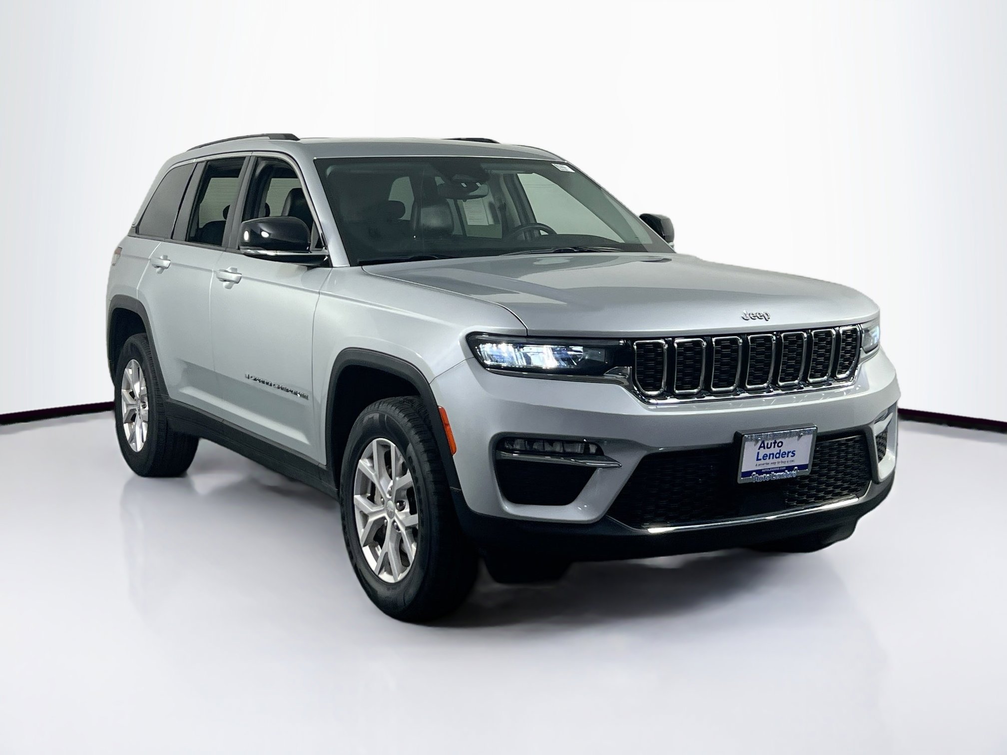 Used 2022 Jeep Grand Cherokee Limited AWD/4WD image 3