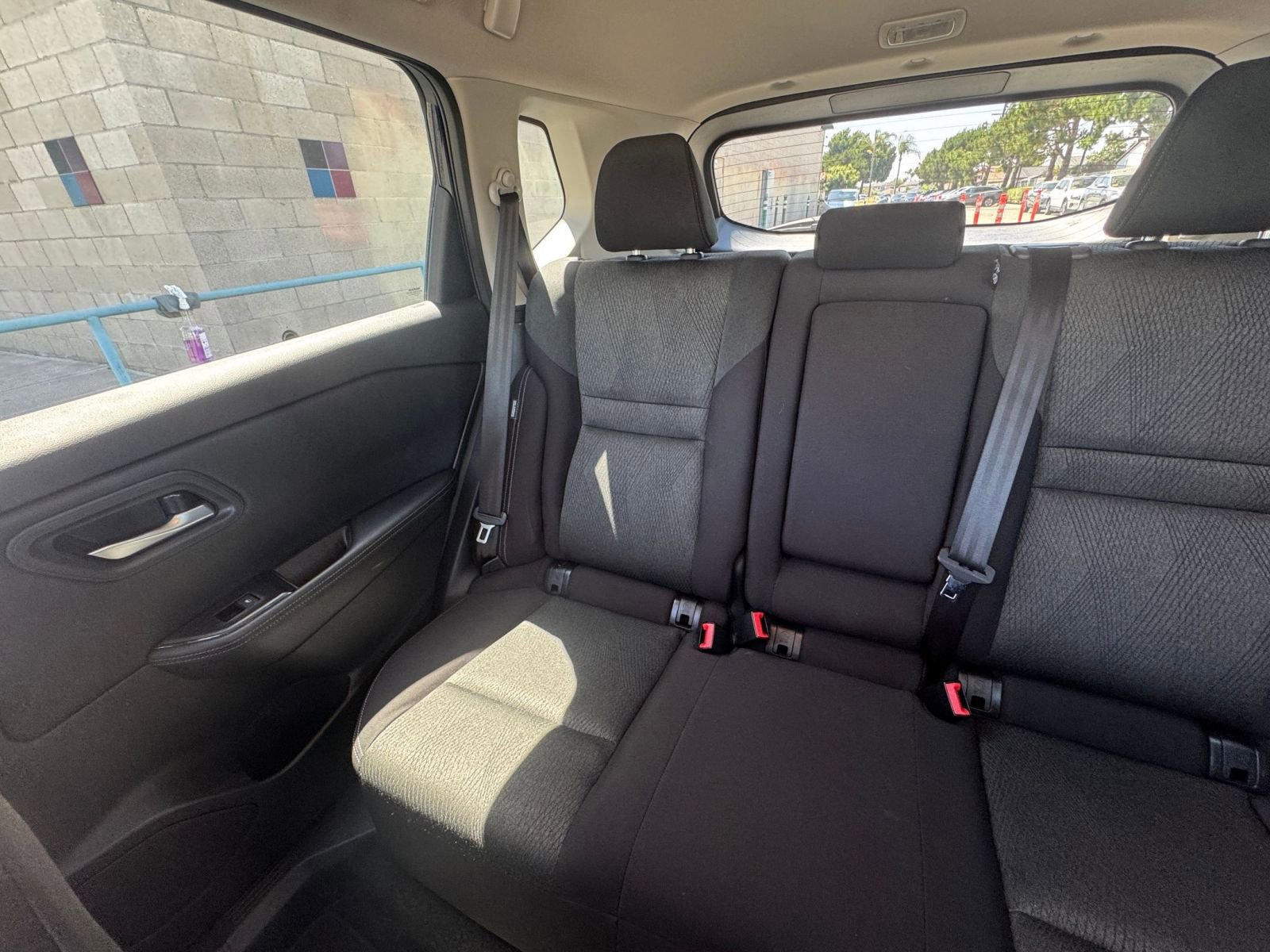 Used 2025 Nissan Rogue SV FWD image 41