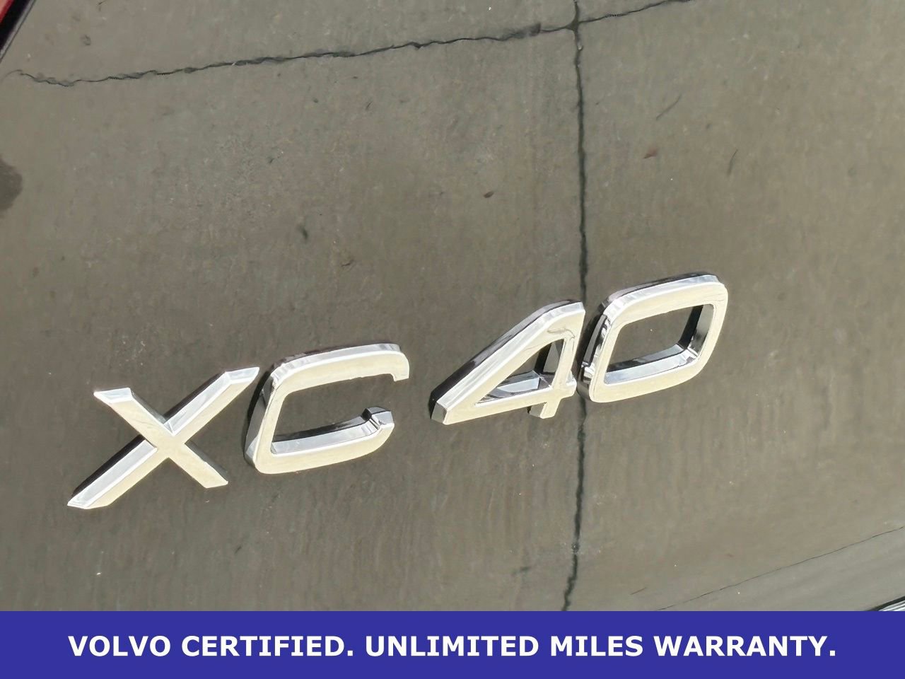 Certified 2025 Volvo XC40 B5 Plus AWD/4WD image 8