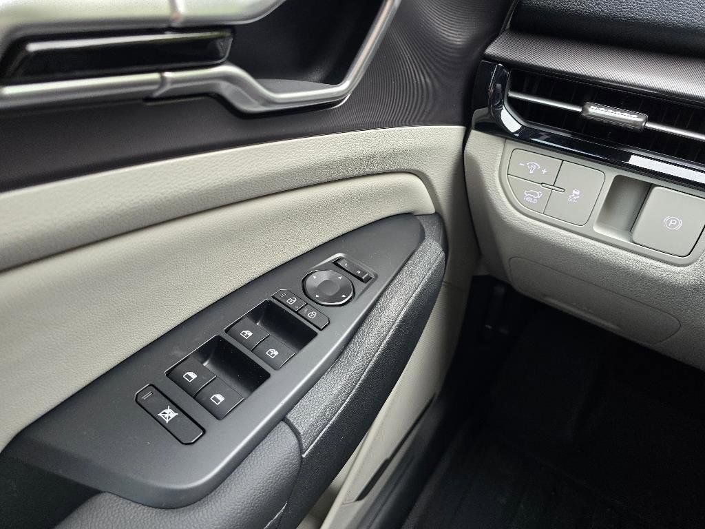 New 2026 Kia Sportage EX FWD image 12