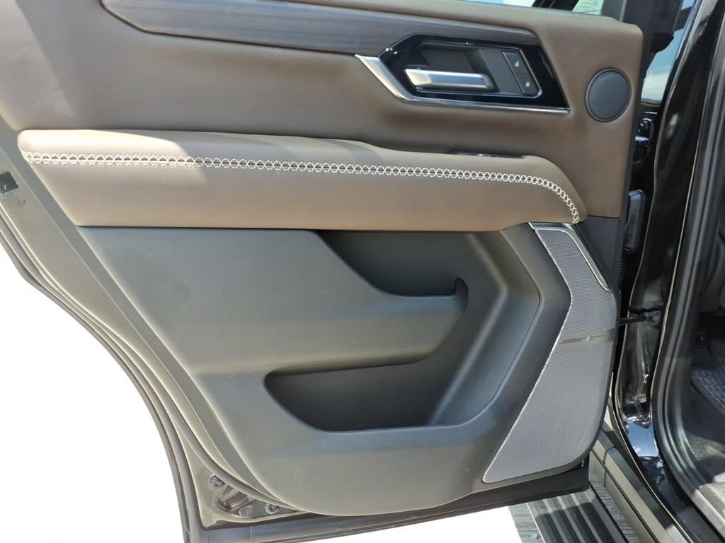 Used 2025 GMC Yukon Denali Ultimate AWD/4WD image 24
