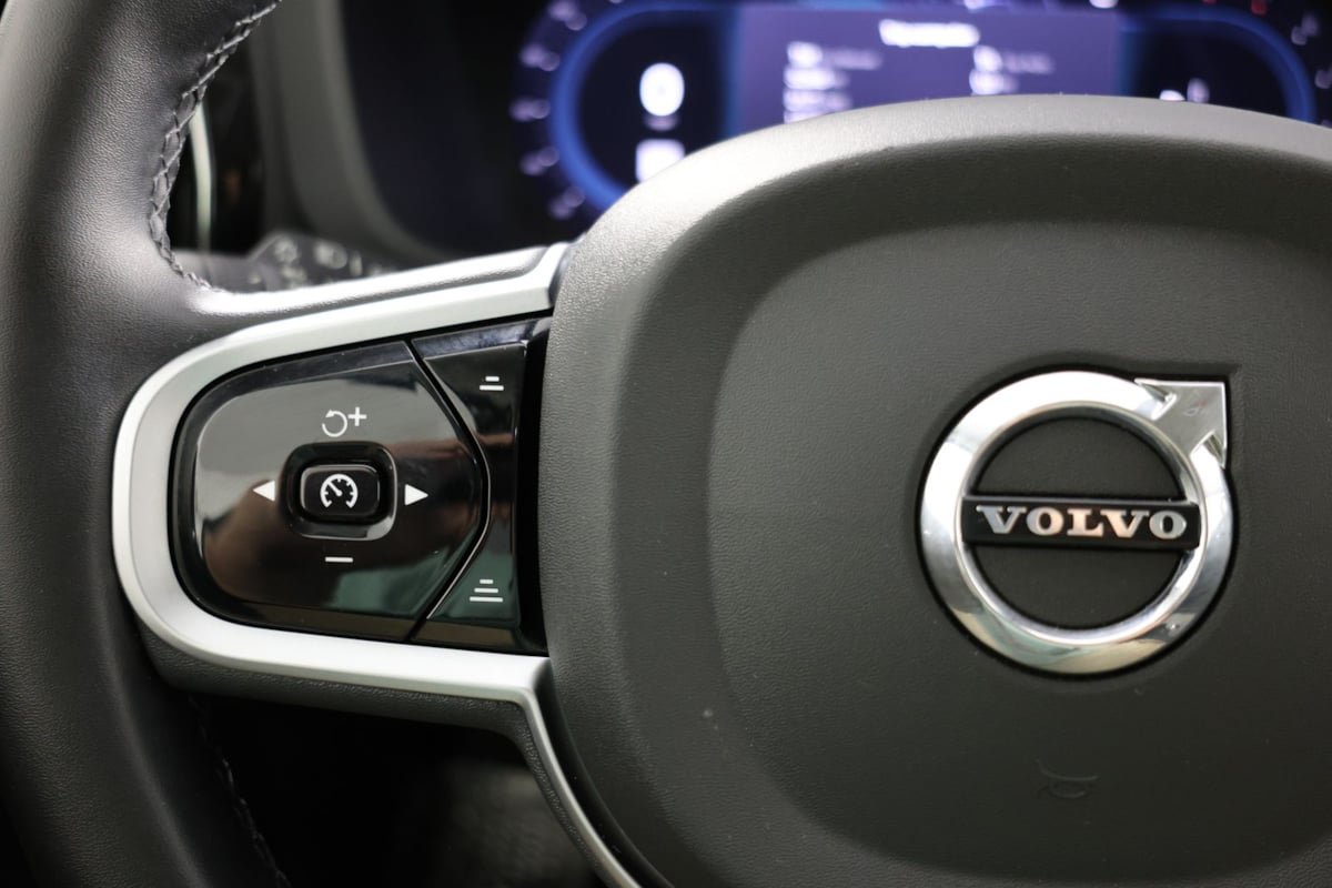 Used 2025 Volvo XC60 B5 Plus AWD/4WD image 28