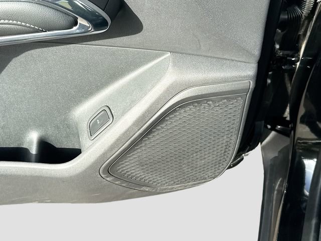 Used 2025 Chevrolet Traverse LT FWD image 18