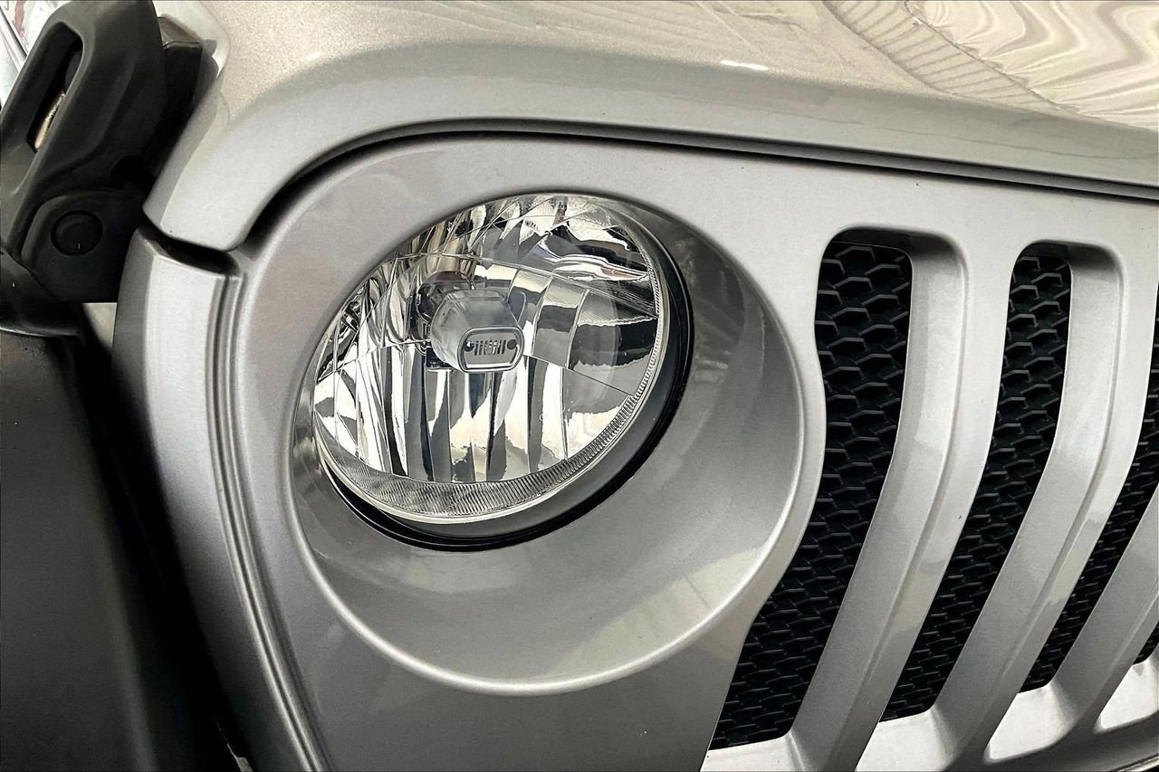 Used 2020 Jeep Wrangler Sport image 27