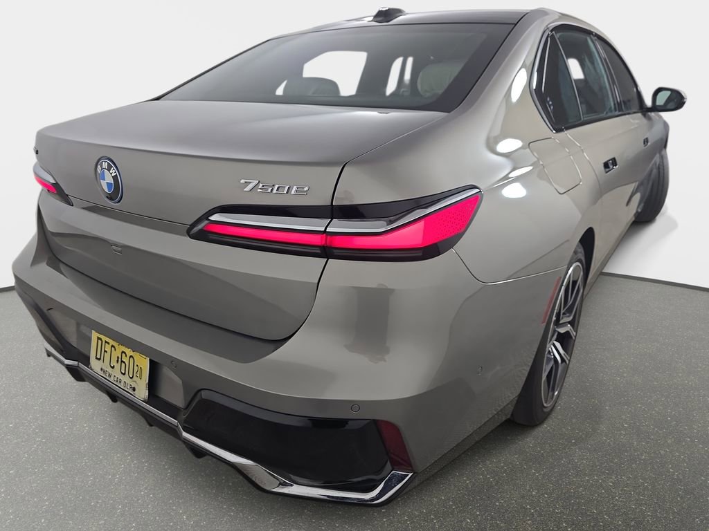 Used 2025 BMW 750e xDrive w/ Executive Package AWD/4WD image 39