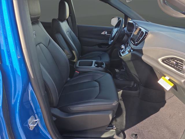 New 2026 Chrysler Pacifica Select w/ S Appearance Package image 30