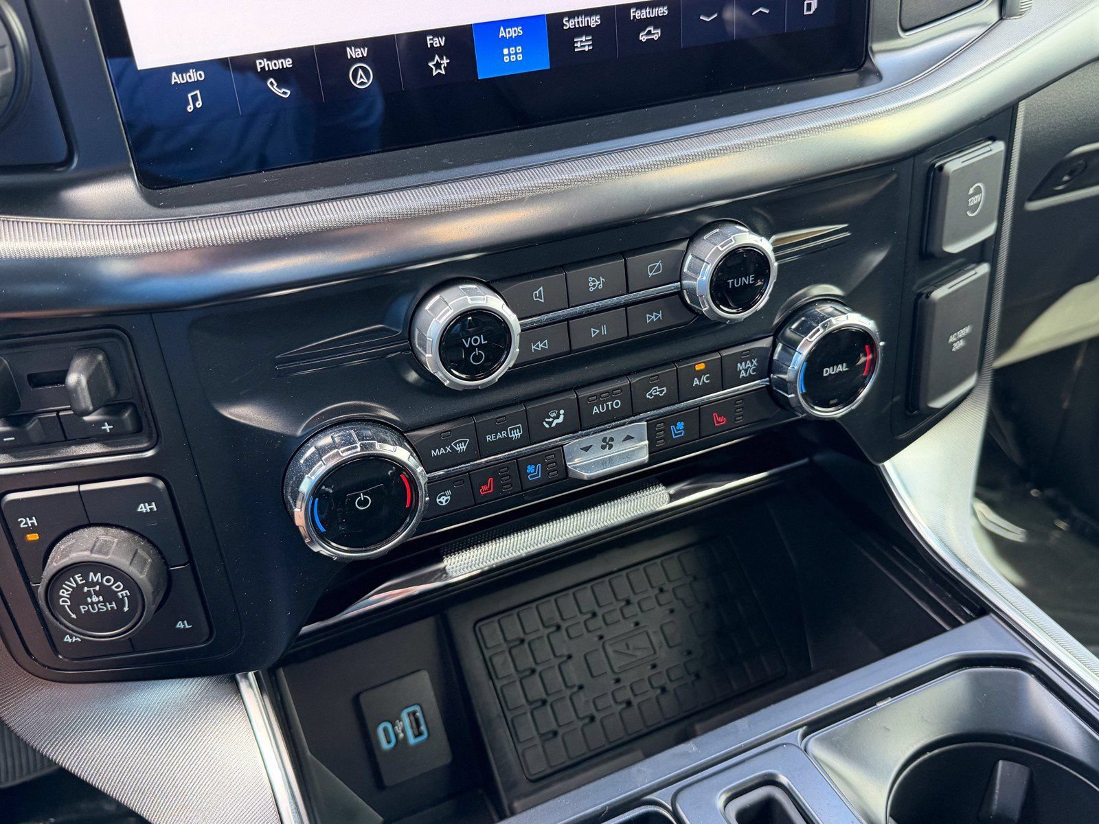 Used 2024 Ford F150 Platinum w/ Equipment Group 702A High AWD/4WD image 31