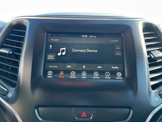 Used 2020 Jeep Cherokee Latitude w/ Cold Weather Group image 20