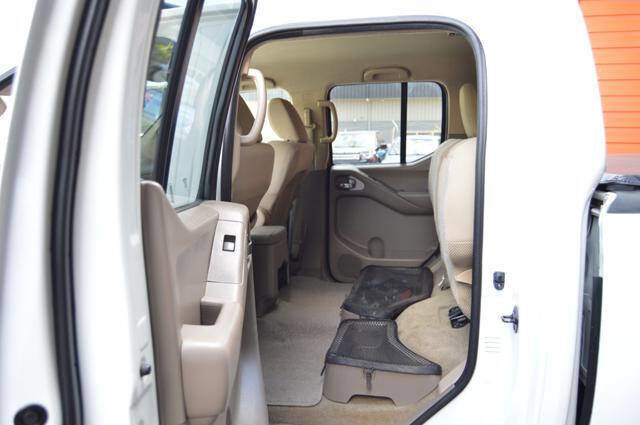 Used 2013 Nissan Frontier SV AWD/4WD image 36