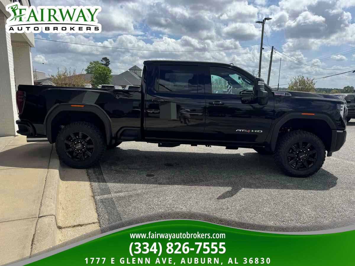 Used 2025 GMC Sierra 2500 AT4 w/ Technology Package image 5