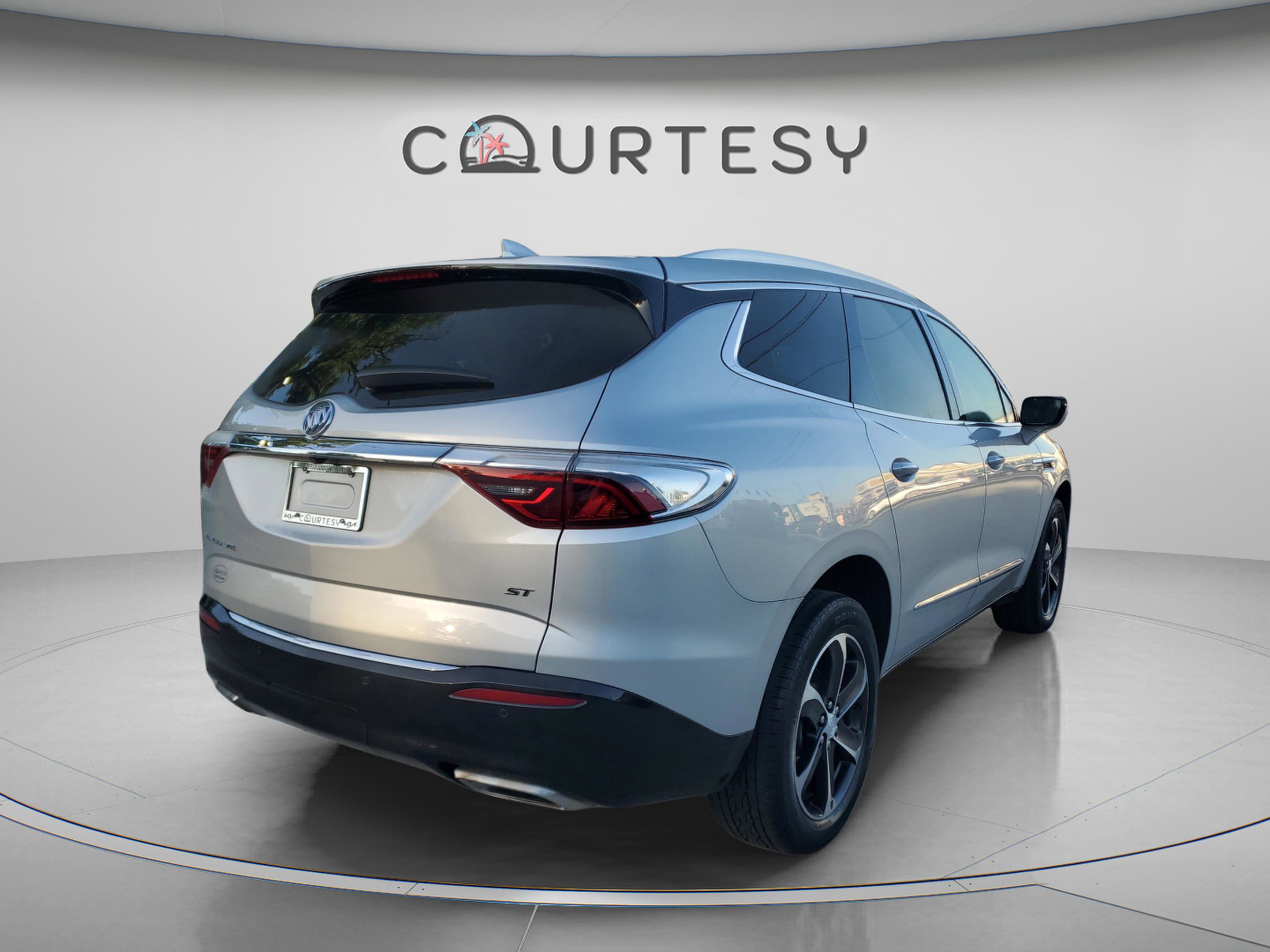 Used 2022 Buick Enclave Essence w/ Sport Touring Edition image 3