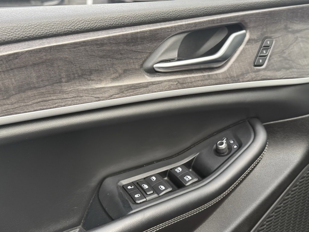 Used 2023 Jeep Grand Cherokee L Limited image 9