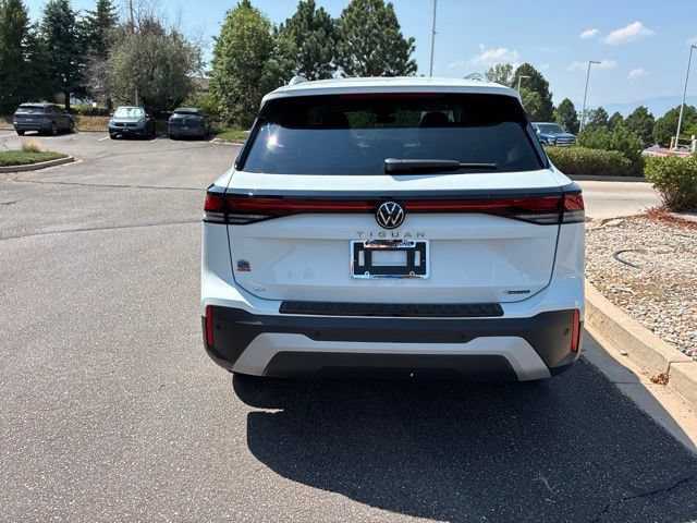 Used 2026 Volkswagen Tiguan SE w/ Panoramic Sunroof Package AWD/4WD image 5
