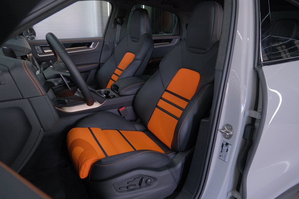 Used 2026 Porsche Cayenne Turbo GT AWD/4WD image 11