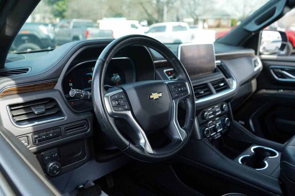 Used 2023 Chevrolet Suburban Premier RWD image 6