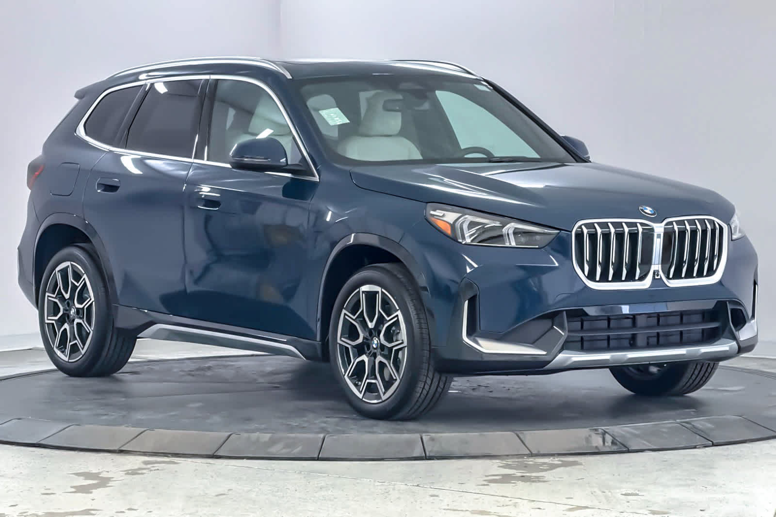New 2026 BMW X1 xDrive28i w/ Technology Package AWD/4WD image 3
