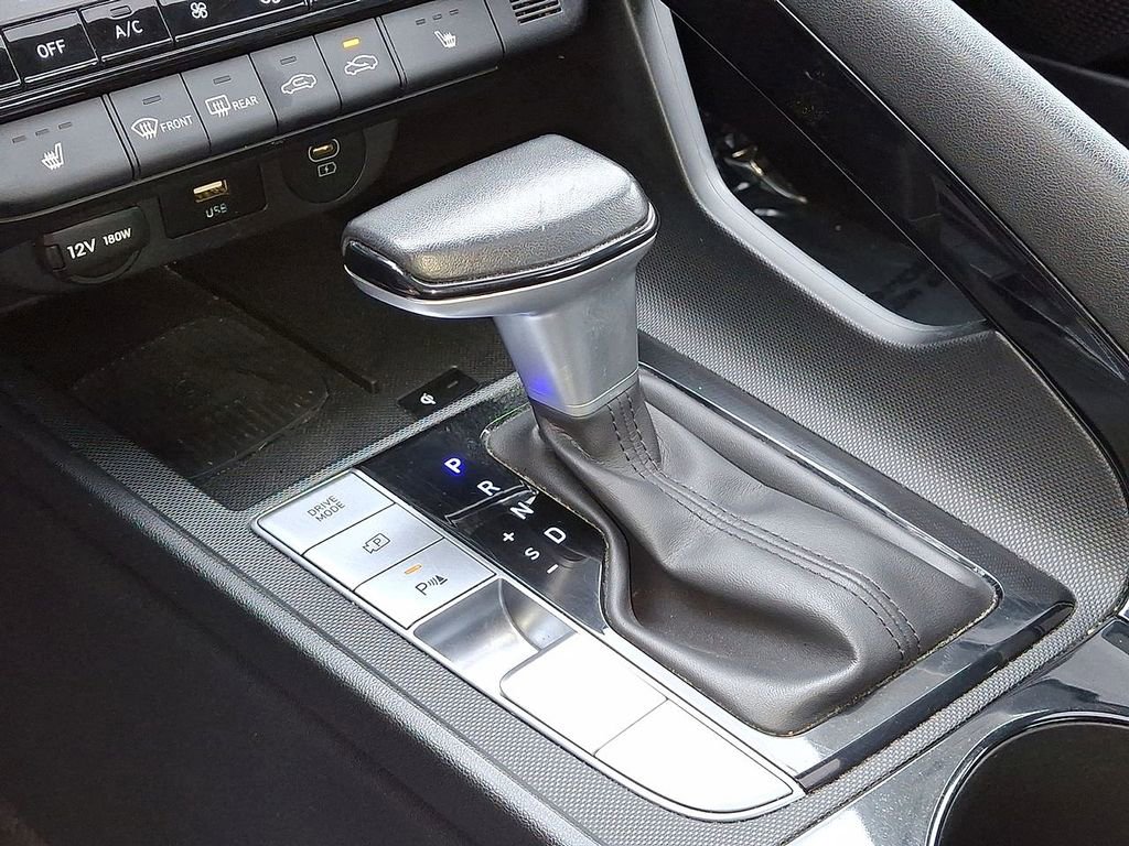 Used 2024 Hyundai Elantra Limited image 12