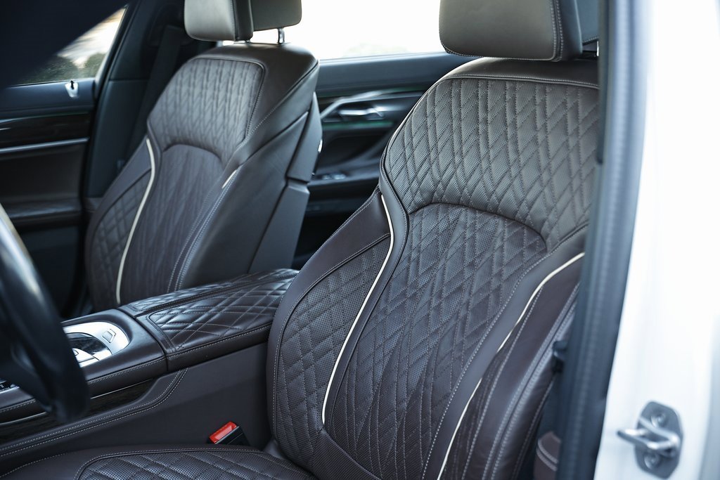 Used 2022 BMW 750i xDrive w/ Luxury Rear Seating Package image 23