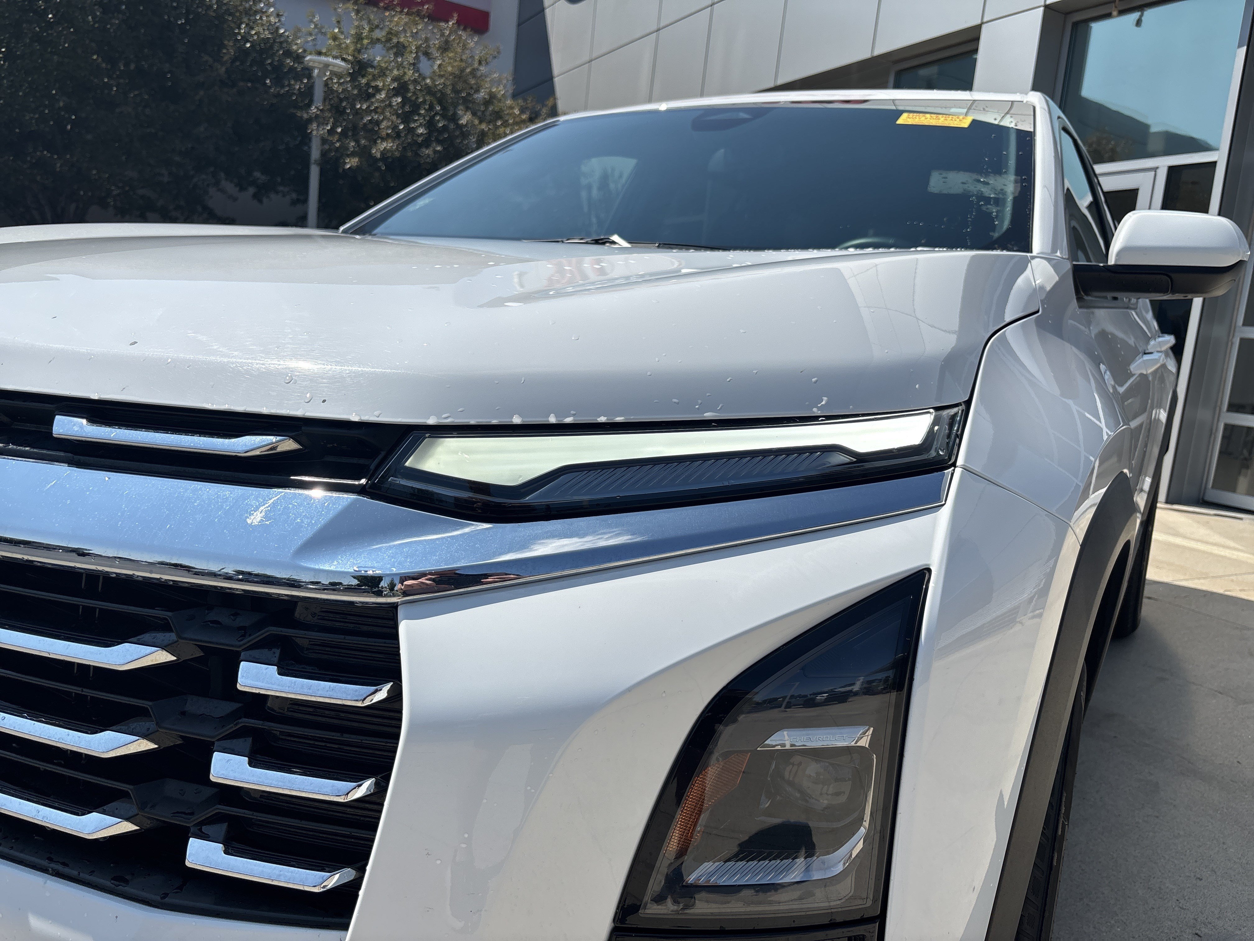 Used 2025 Chevrolet Equinox LT AWD/4WD image 11