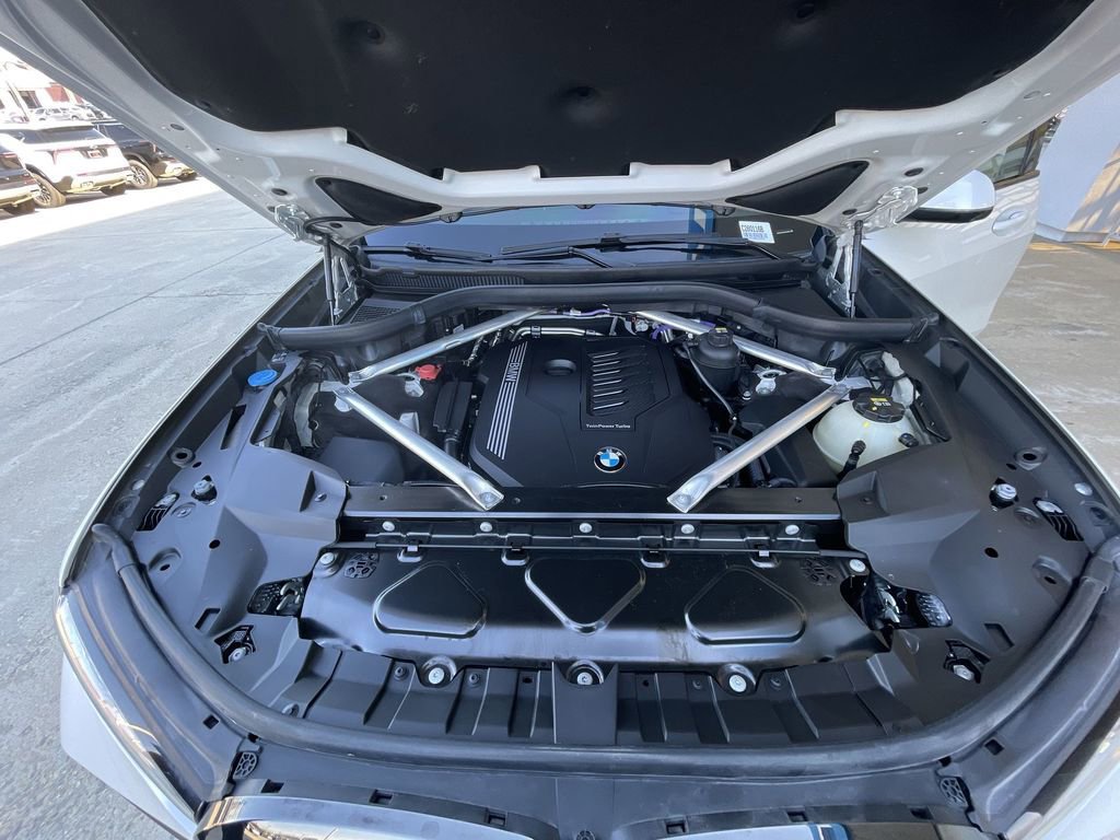 Used 2022 BMW X7 xDrive40i w/ M Sport Package image 31