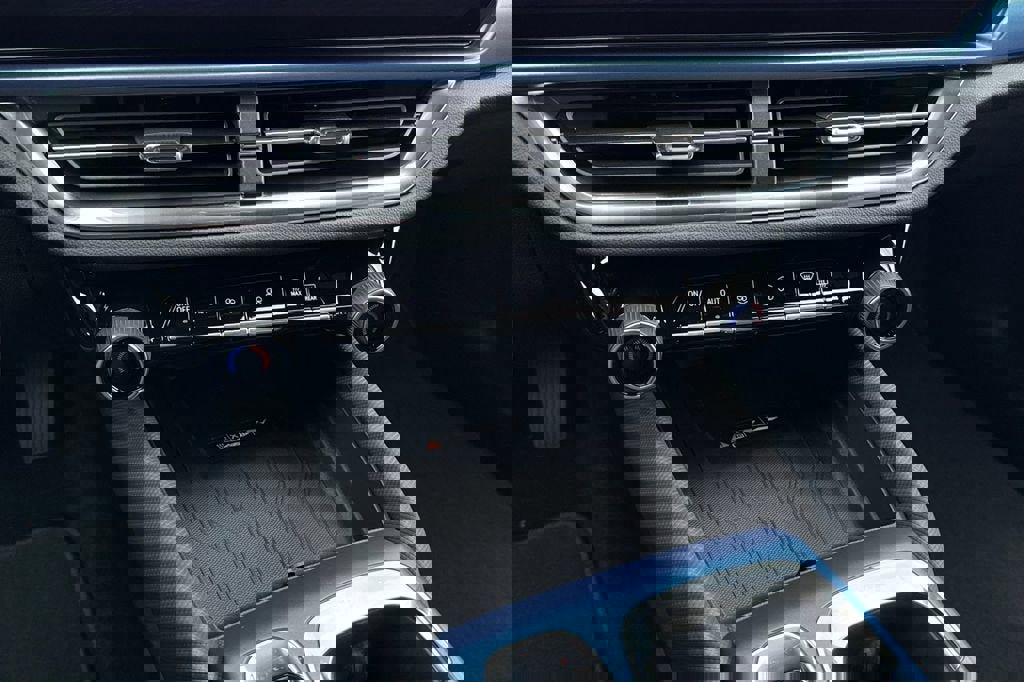 New 2026 Chevrolet Equinox EV LT image 21