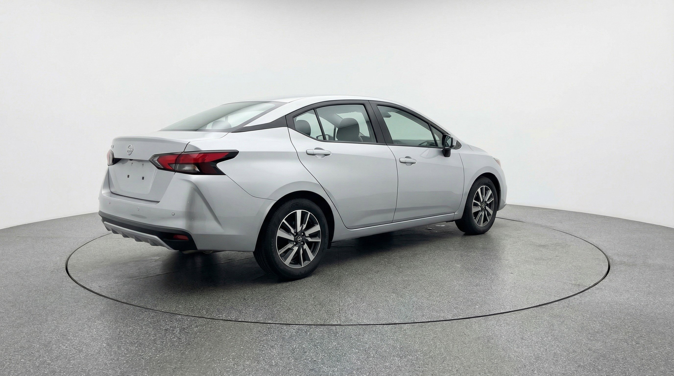 Used 2025 Nissan Versa SV image 9