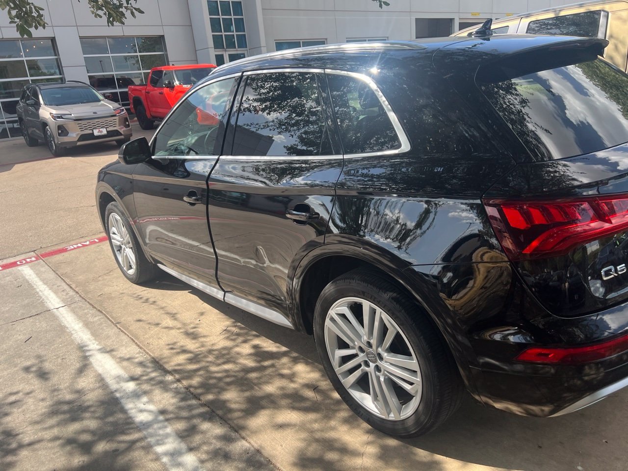 Used 2020 Audi Q5 2.0T Premium Plus w/ Premium Plus Package AWD/4WD image 2