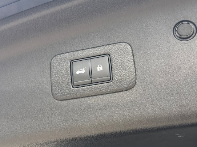 Used 2023 Nissan Armada Platinum w/ Captain's Chairs Package AWD/4WD image 17