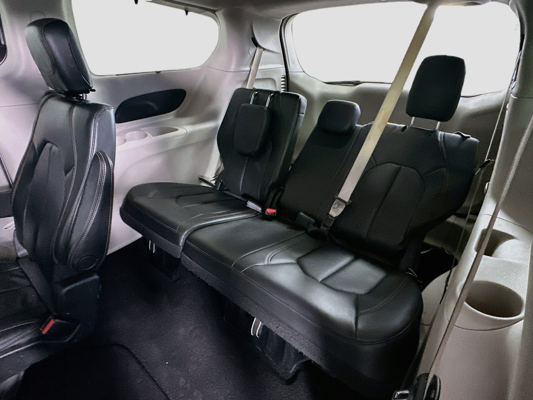 Used 2019 Chrysler Pacifica Touring-L FWD image 30