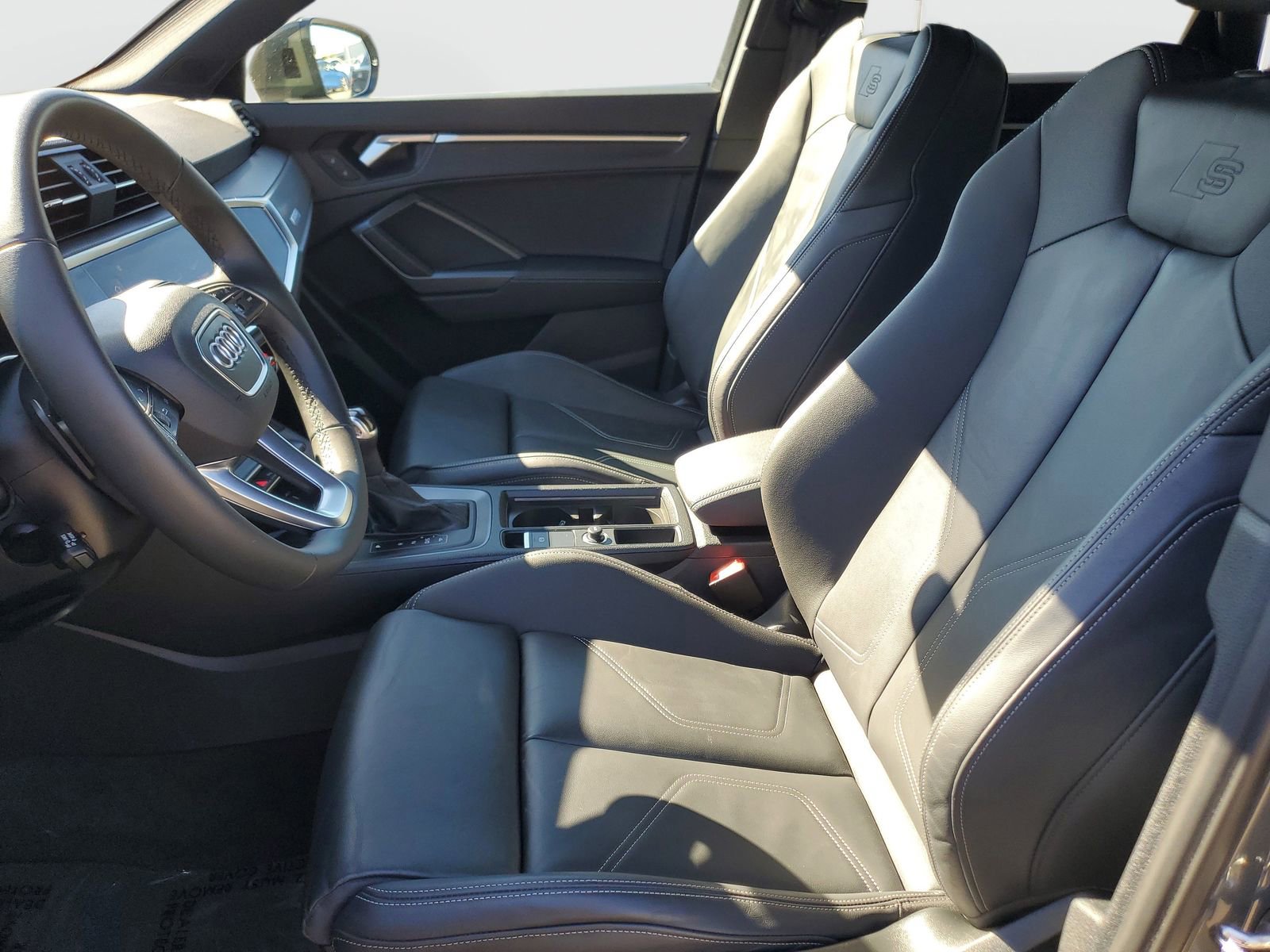 Used 2025 Audi Q3 2.0T Premium w/ Convenience Package image 19