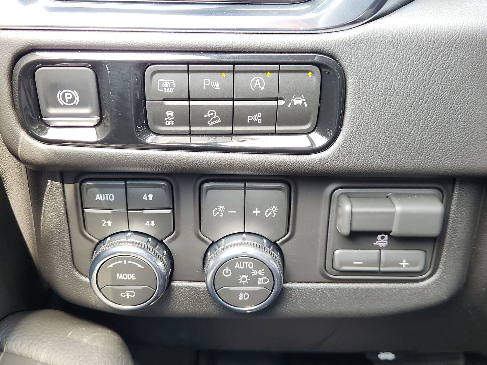 New 2026 GMC Yukon Denali w/ Denali Reserve Package image 26