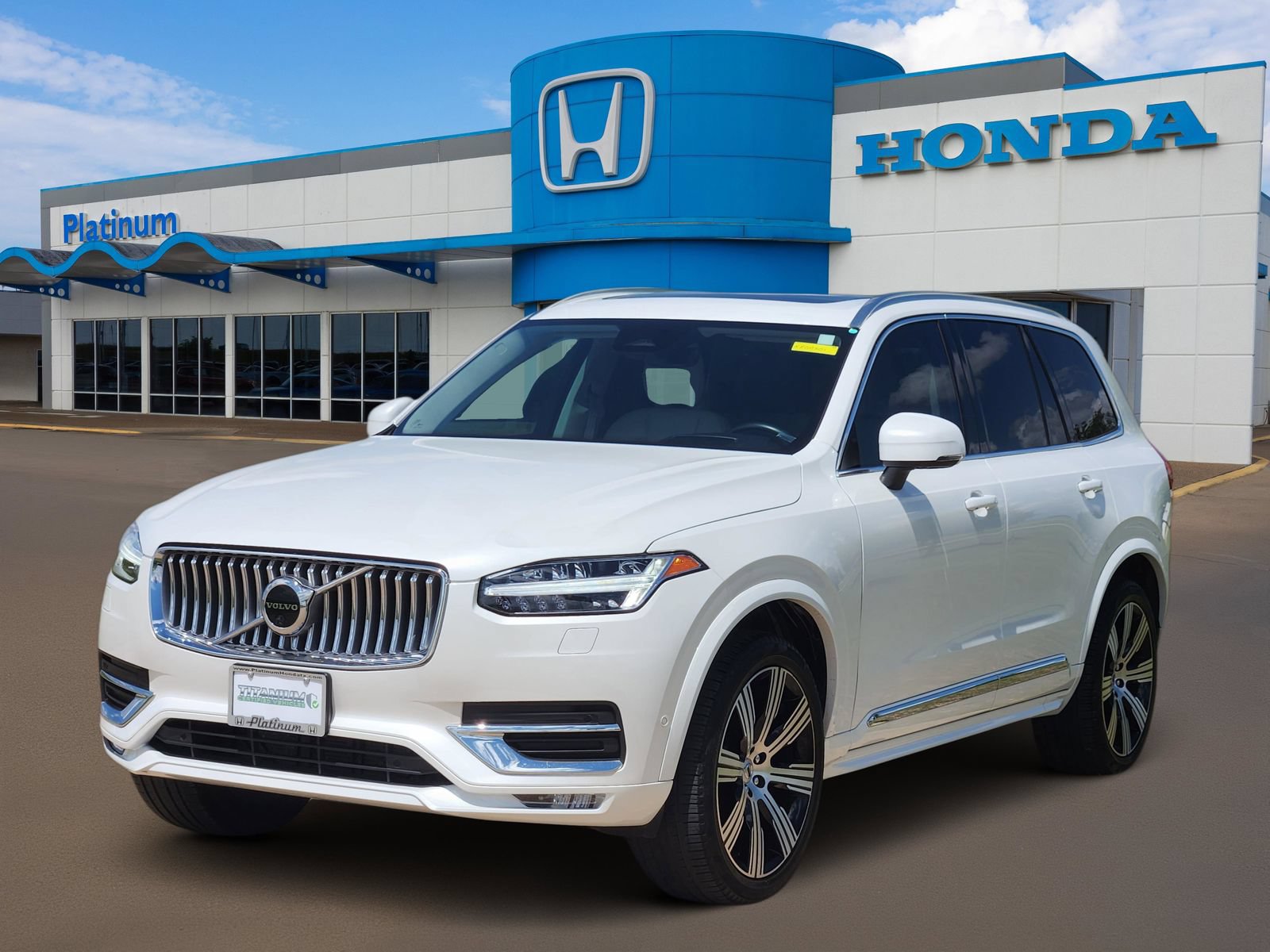 Used 2023 Volvo XC90 B6 Ultimate w/ Protection Package Premier AWD/4WD image 2