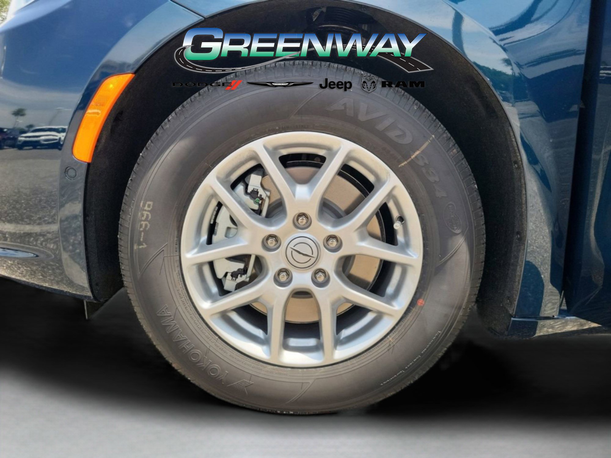 New 2025 Chrysler Pacifica Select w/ Uconnect Theater Family Group image 33