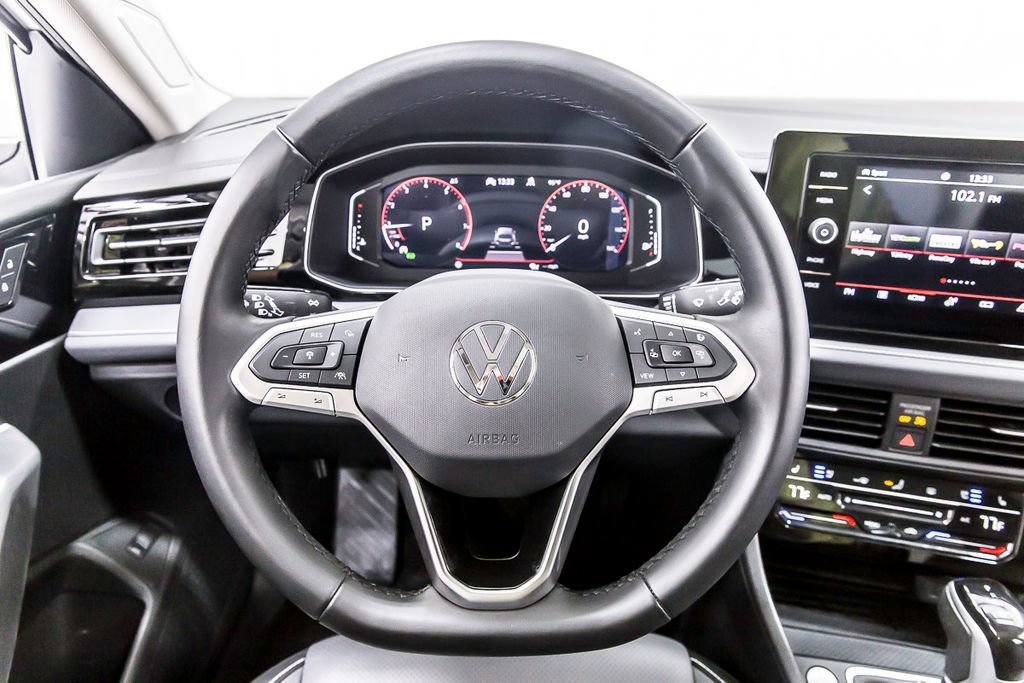 Used 2025 Volkswagen Jetta SEL FWD image 22