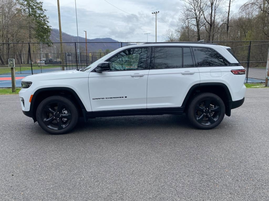 New 2024 Jeep Grand Cherokee Limited w/ Luxury Tech Group II AWD/4WD image 7