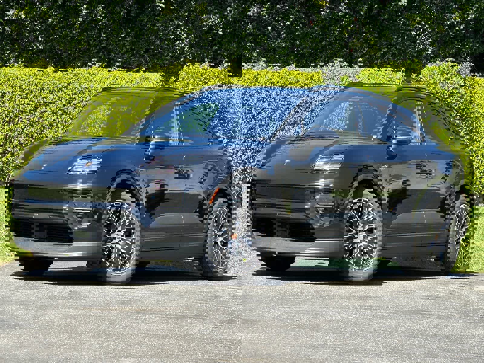 New 2026 Porsche Macan Electric RWD image 1