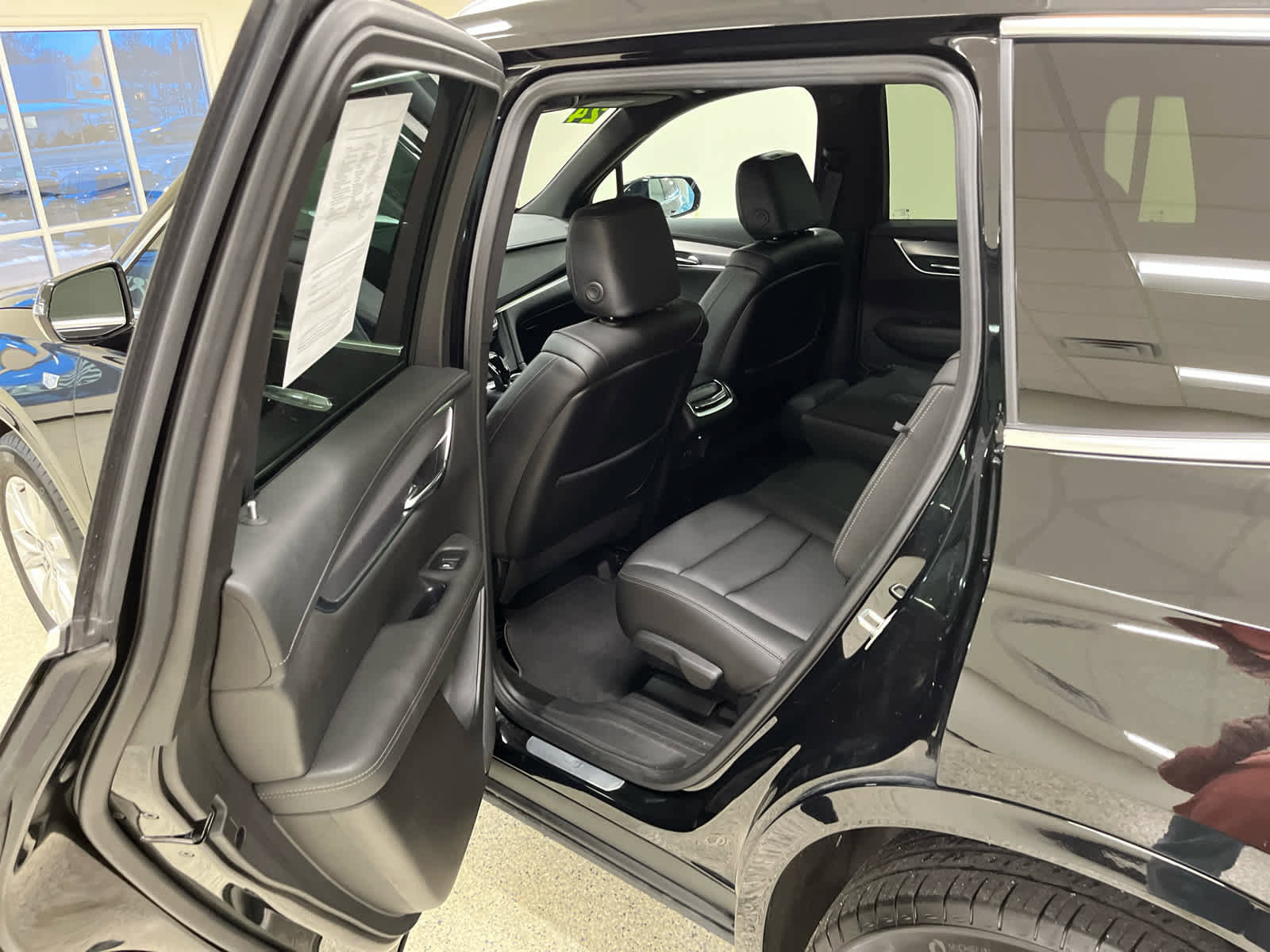 Used 2024 Cadillac XT6 Luxury w/ LPO, Floor Liner Package image 18