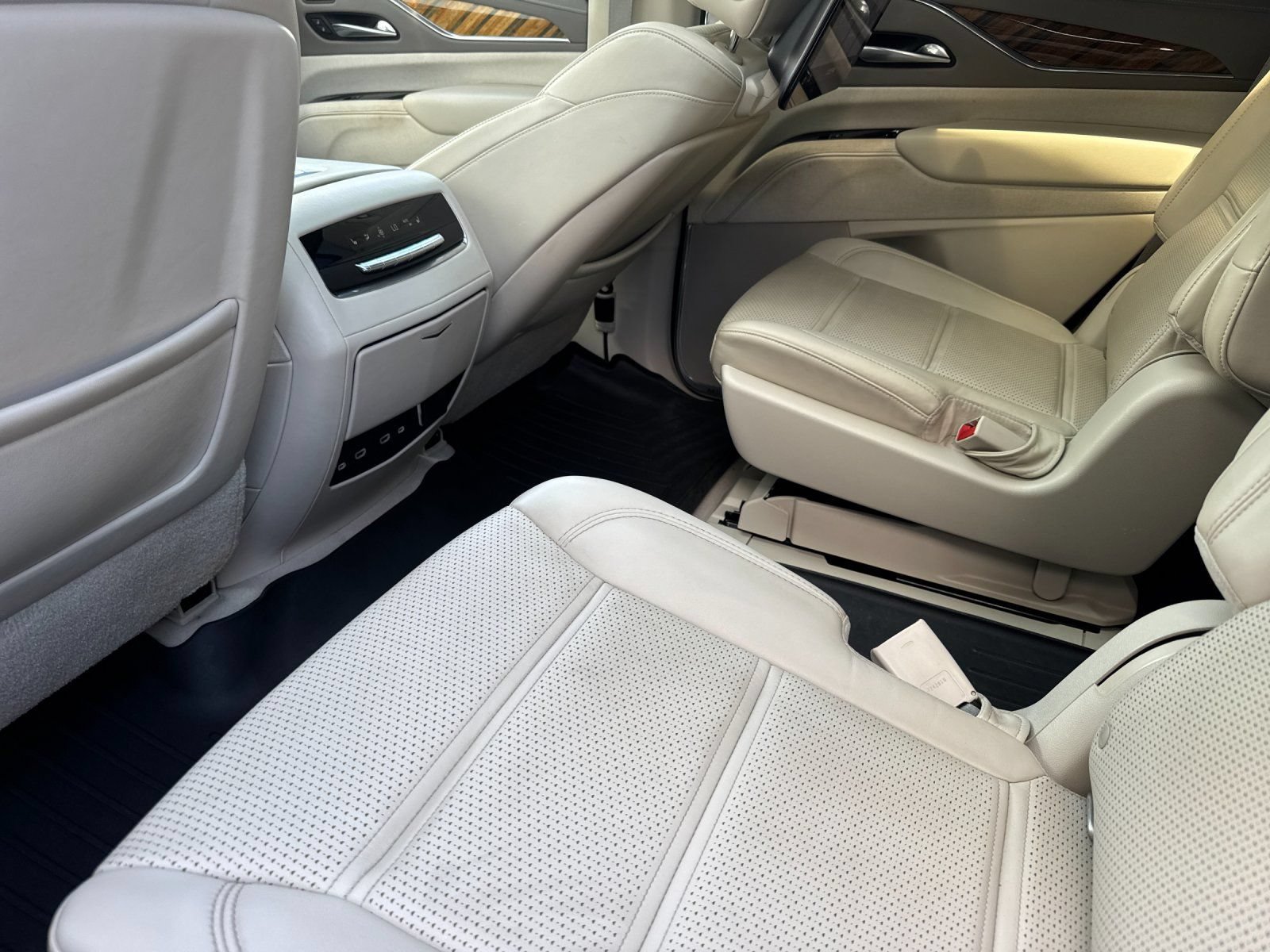 Used 2021 Cadillac Escalade Sport Platinum RWD image 12