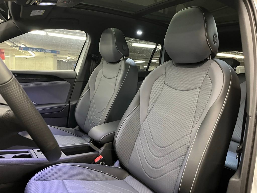 New 2025 Volkswagen Tiguan SE R-Line image 21