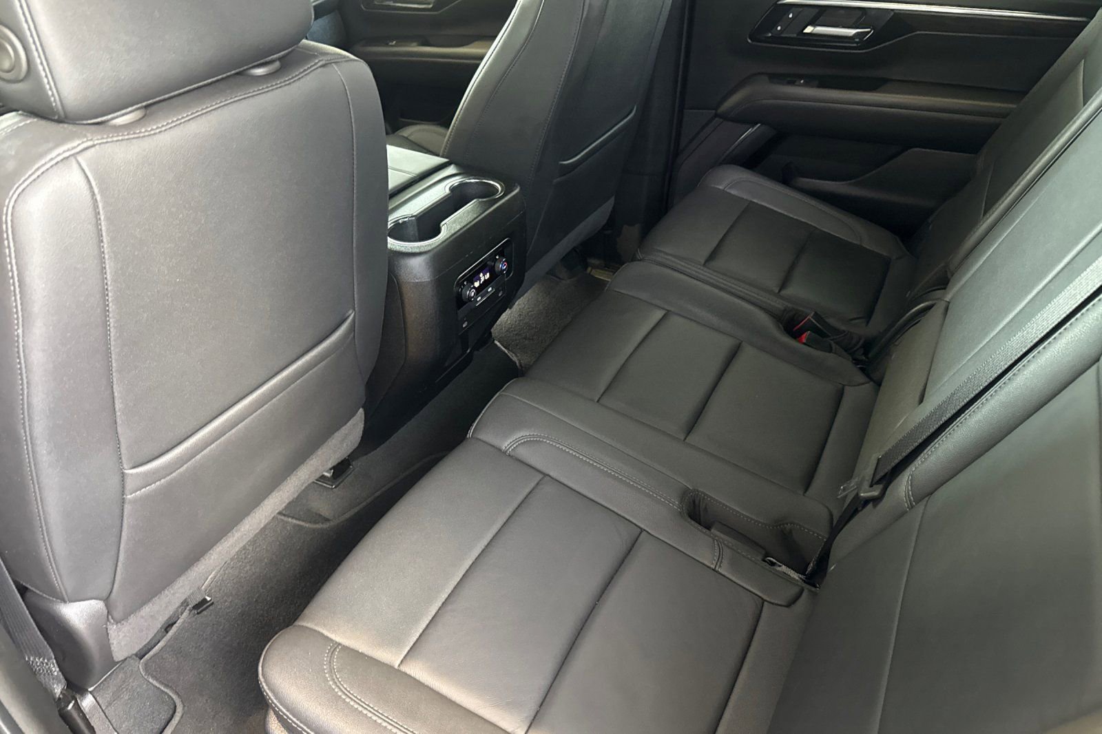 Used 2025 Chevrolet Suburban Z71 AWD/4WD image 13