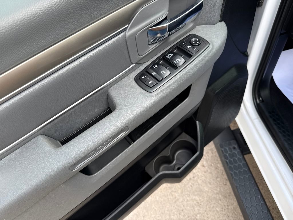 Used 2018 RAM 1500 SLT image 11