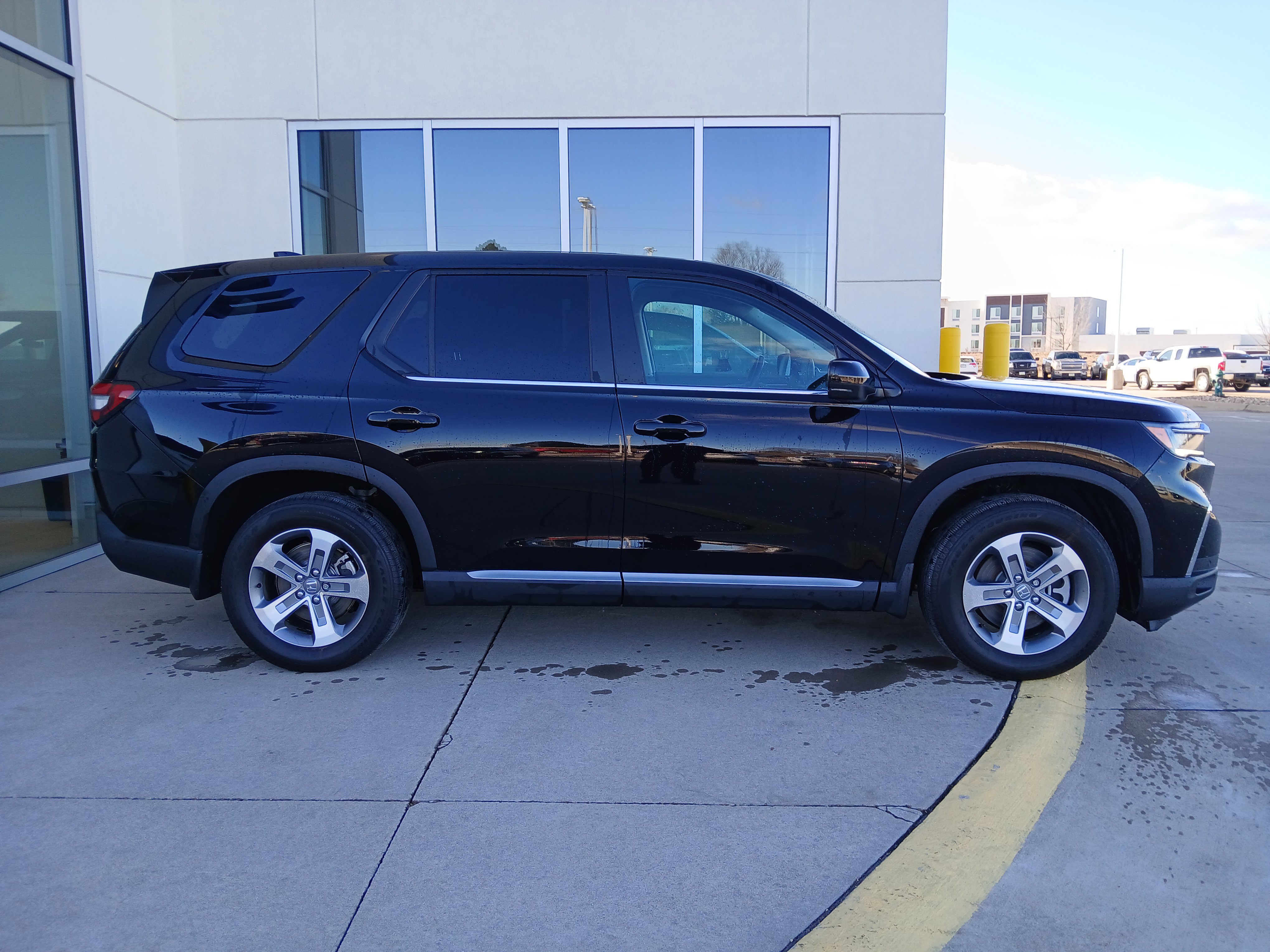 Used 2025 Honda Pilot EX-L image 5