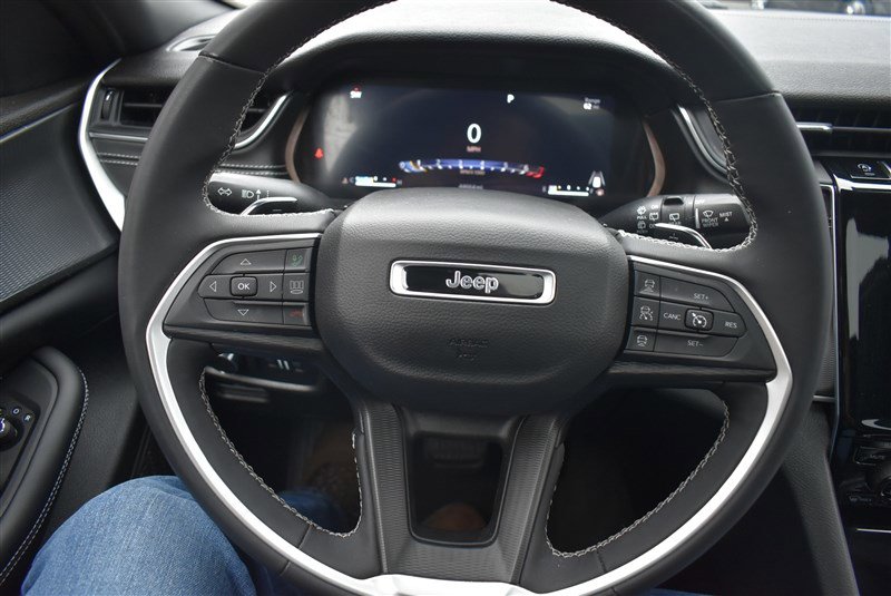 Used 2023 Jeep Grand Cherokee L Laredo AWD/4WD image 15