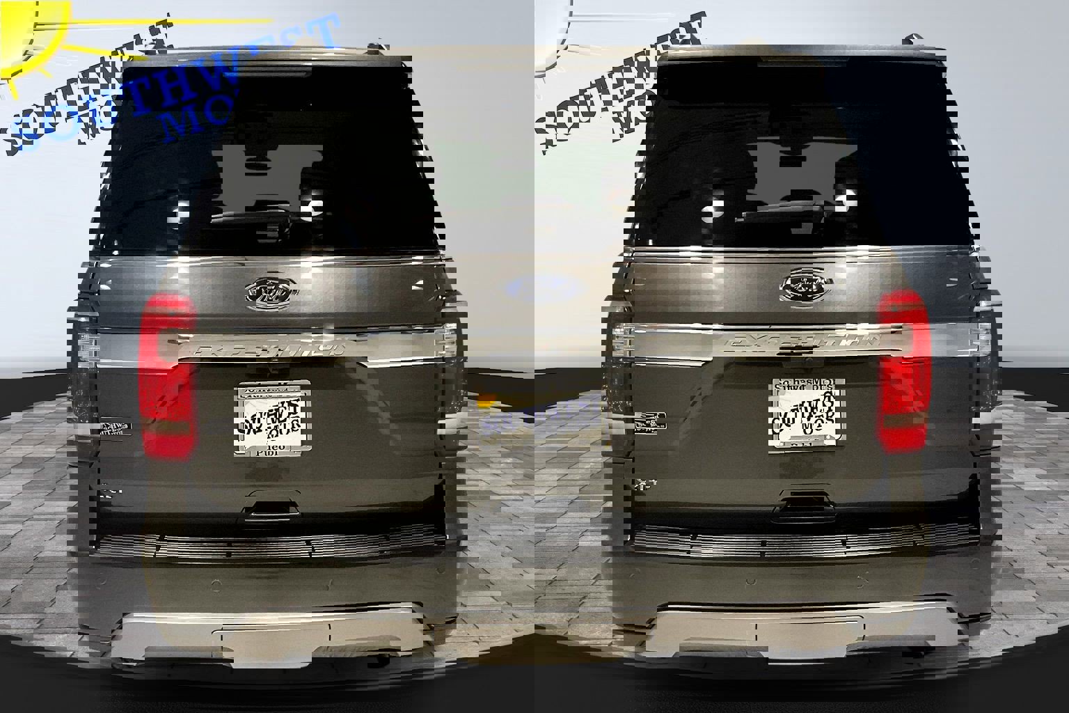 Used 2021 Ford Expedition XLT image 5