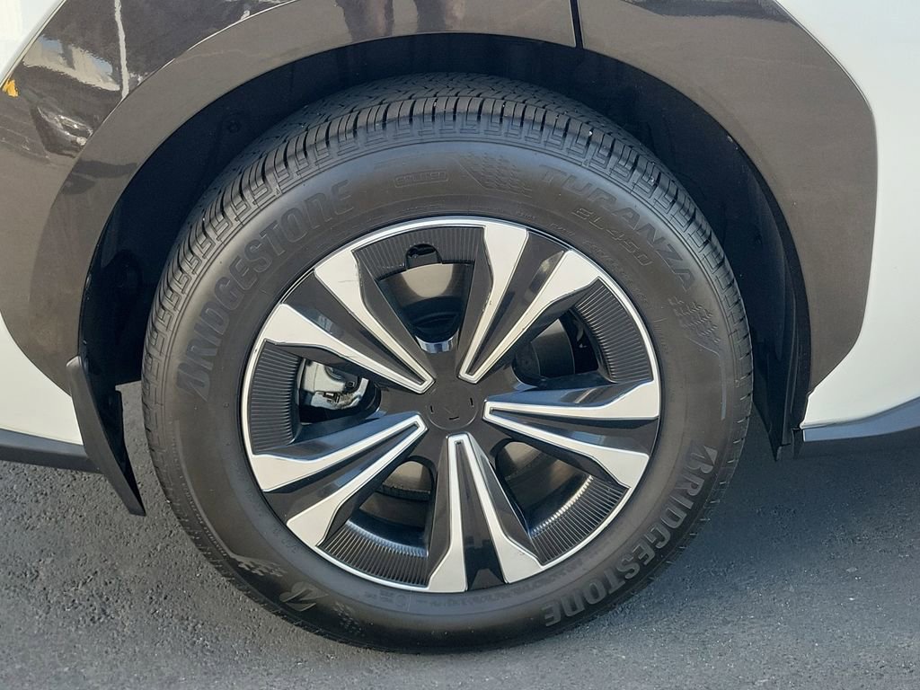 Used 2024 Toyota bZ4X XLE w/ Weather Package image 10