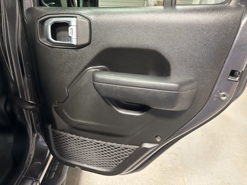 Used 2023 Jeep Gladiator Sport AWD/4WD image 14