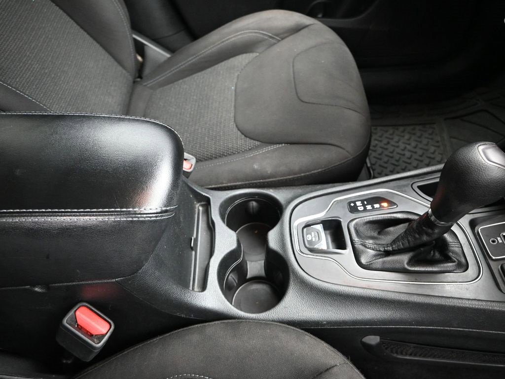 Used 2019 Jeep Cherokee Latitude w/ Popular Appearance Group image 28